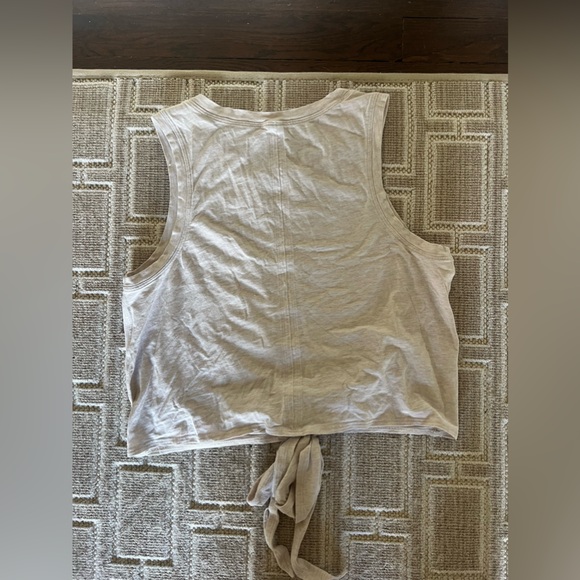 Lululemon restore tie crop tank cream - Picture 2 of 3